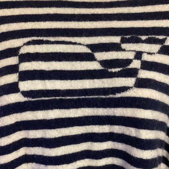 Vineyard Vine Top/Sweater Blue and White Stripes. NWOT. - Picture 2 of 7